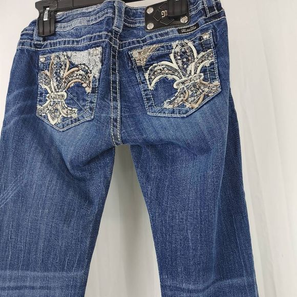 Miss Me Denim - Miss Me Signature Skinny Jeans Womens 29 Medium Wash Studded.
Waist 16"
Rise 8.5